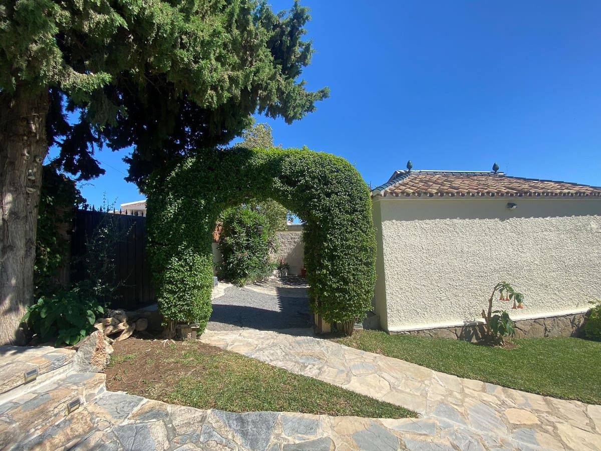 3 slaapkamer Villa te koop in Guadalmina met garage - € 1.240.000 (Ref: 9144533)