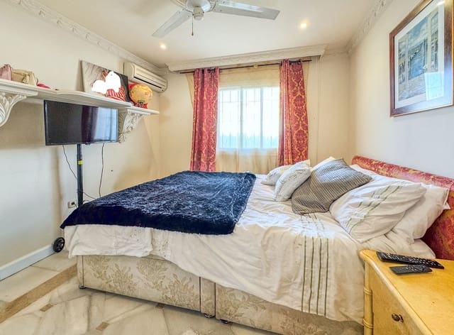 Chalet de 4 habitaciones en Costalita, Estepona en venta - 950.000 € (Ref: 9144534)