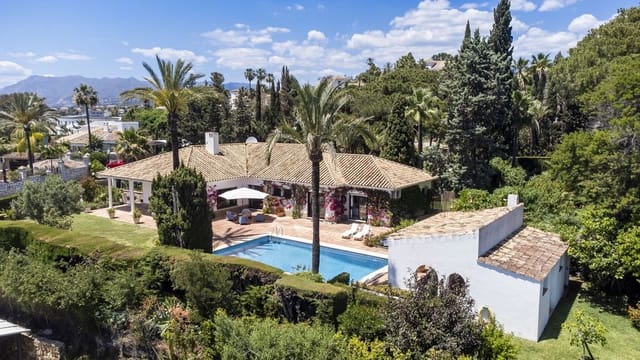 4 soveværelse Villa til salg i Las Chapas, Marbella med garage - € 1.950.000 (Ref: 9144664)