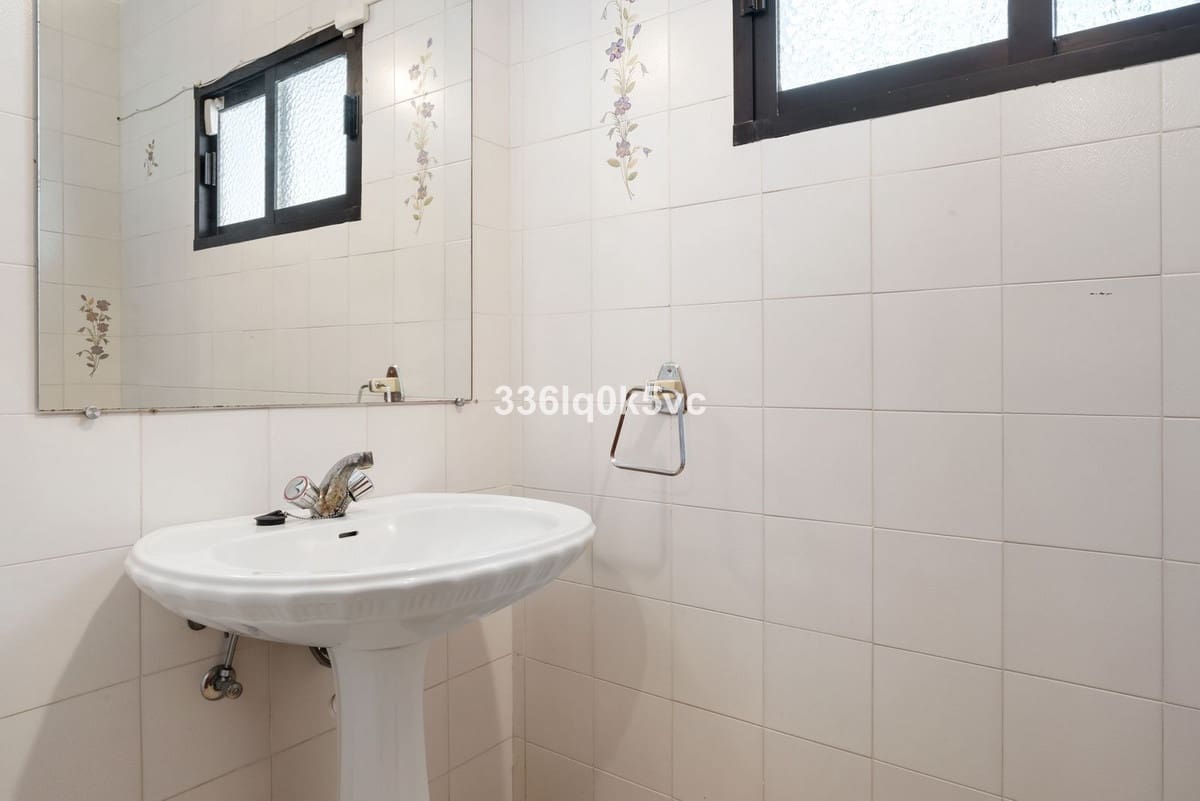 4 bedroom Villa for sale in Las Chapas with garage - € 1,750,000 (Ref: 9144664)