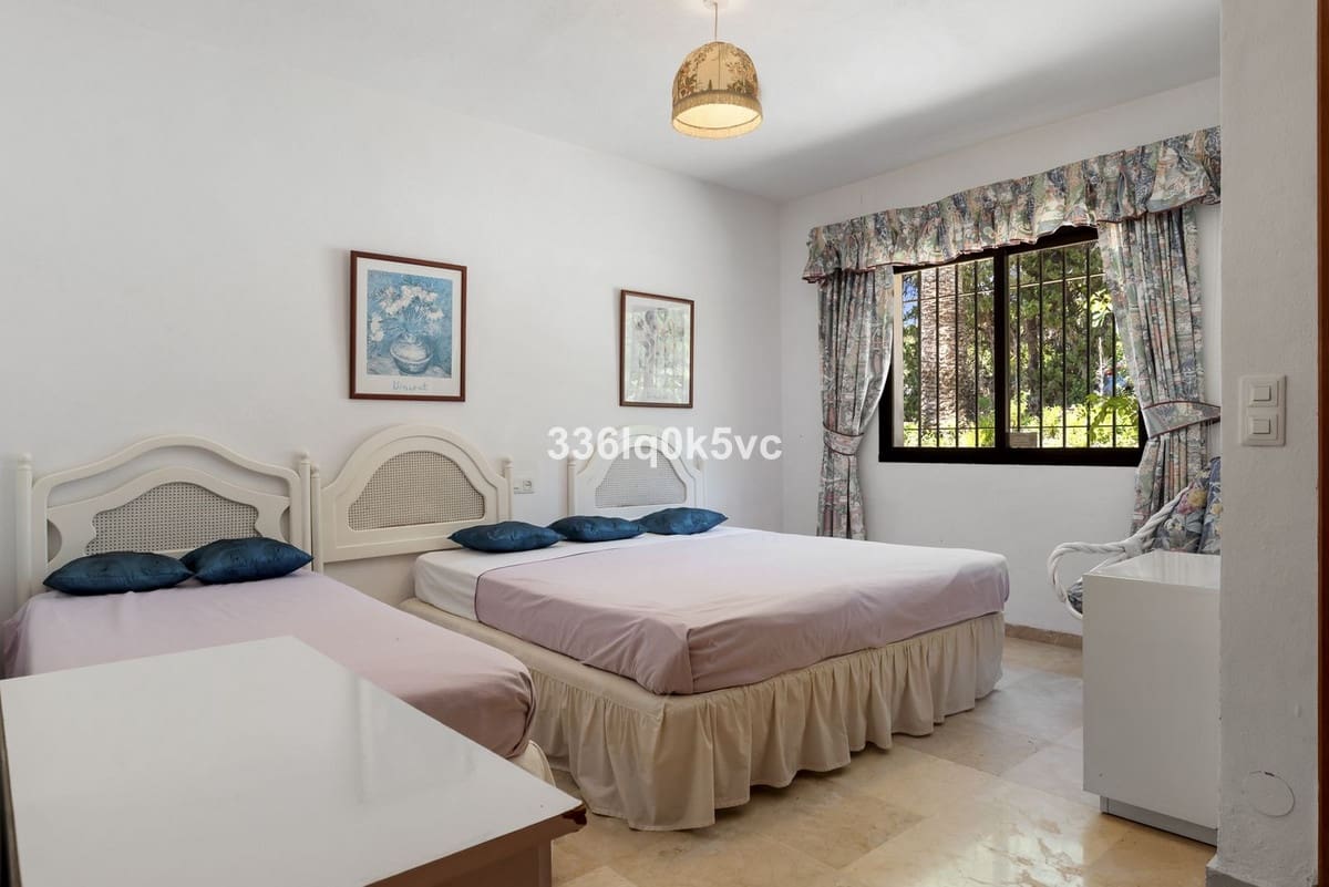 4 bedroom Villa for sale in Las Chapas with garage - € 1,750,000 (Ref: 9144664)