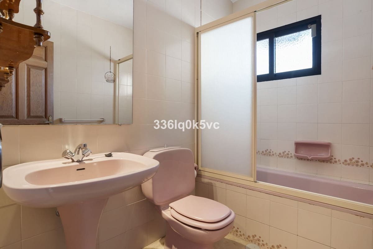 4 bedroom Villa for sale in Las Chapas with garage - € 1,750,000 (Ref: 9144664)