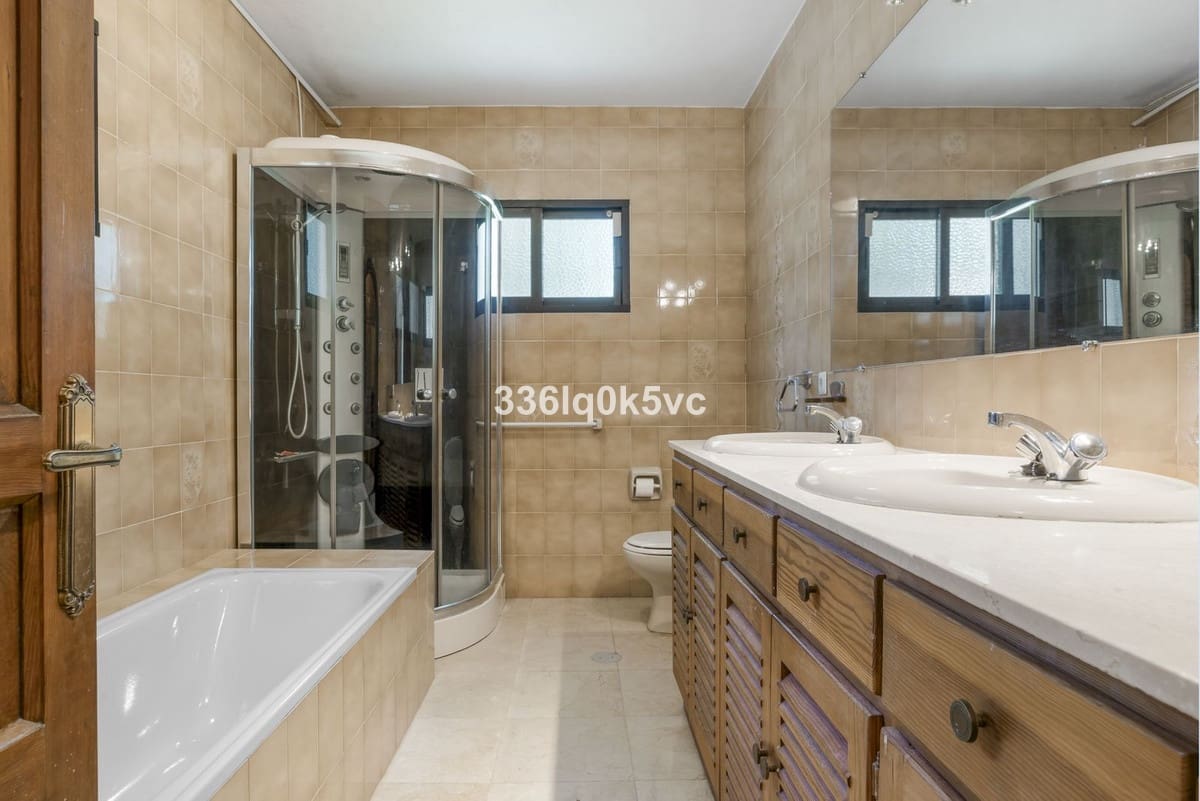 4 bedroom Villa for sale in Las Chapas with garage - € 1,750,000 (Ref: 9144664)