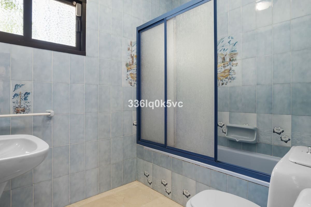 4 bedroom Villa for sale in Las Chapas with garage - € 1,750,000 (Ref: 9144664)