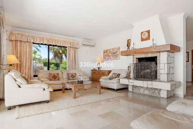 4 makuuhuone Huvila myytävänä paikassa Las Chapas, Marbella mukana 
autotalli - 1 750 000 € (Ref: 9144664)