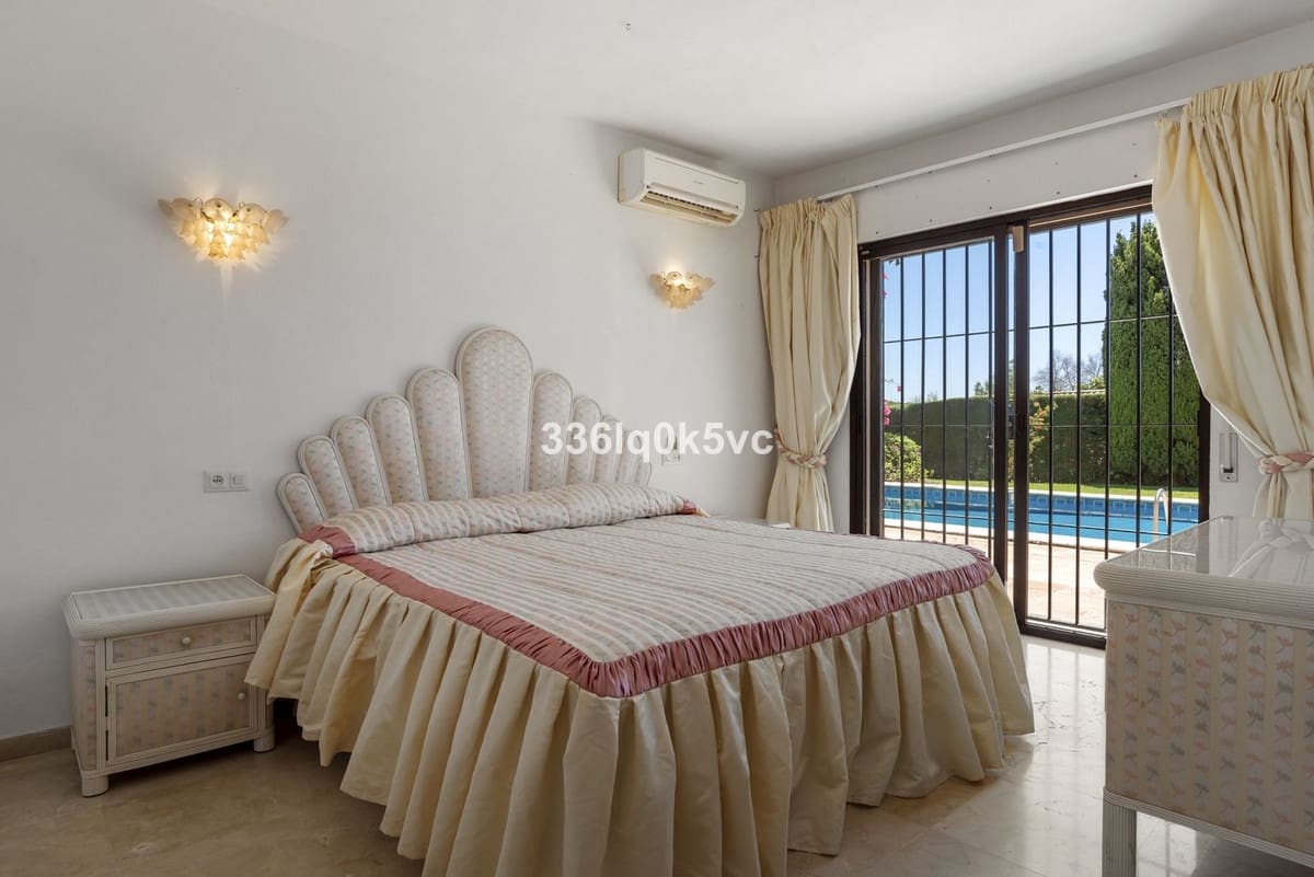 4 bedroom Villa for sale in Las Chapas with garage - € 1,750,000 (Ref: 9144664)
