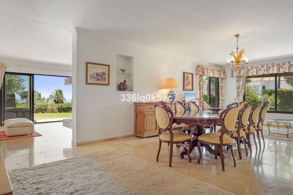 4 bedroom Villa for sale in Las Chapas with garage - € 1,750,000 (Ref: 9144664)