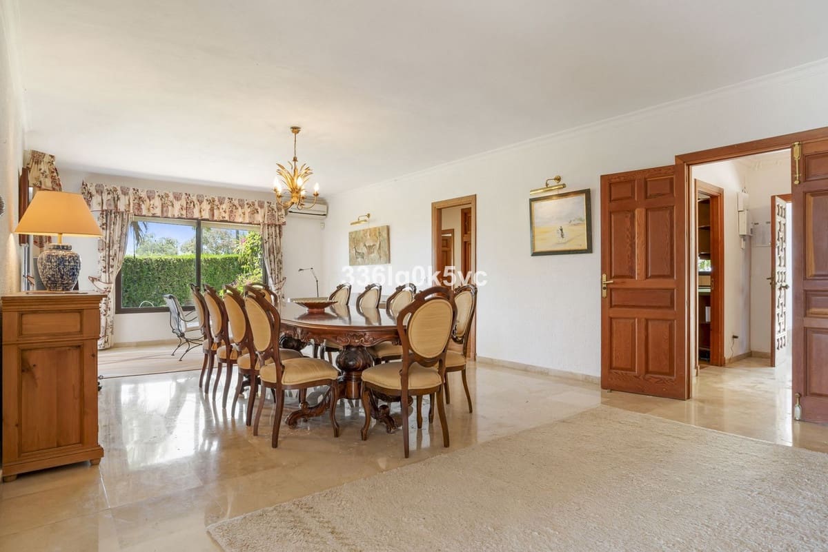 4 bedroom Villa for sale in Las Chapas with garage - € 1,750,000 (Ref: 9144664)