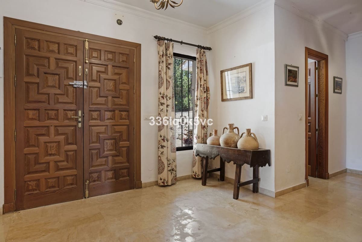 4 bedroom Villa for sale in Las Chapas with garage - € 1,750,000 (Ref: 9144664)