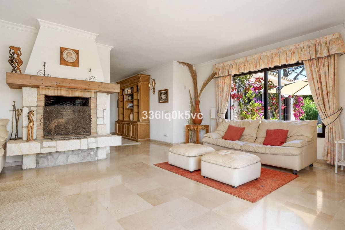 4 bedroom Villa for sale in Las Chapas with garage - € 1,750,000 (Ref: 9144664)