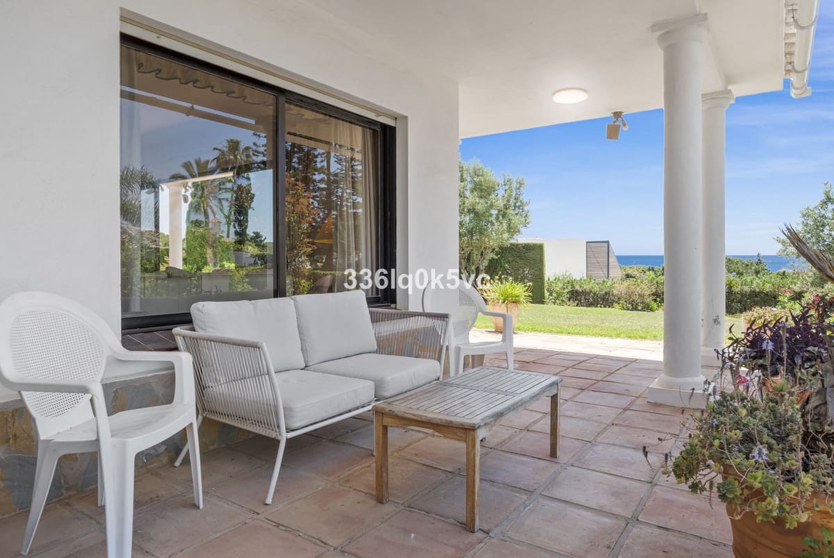 4 bedroom Villa for sale in Las Chapas with garage - € 1,750,000 (Ref: 9144664)