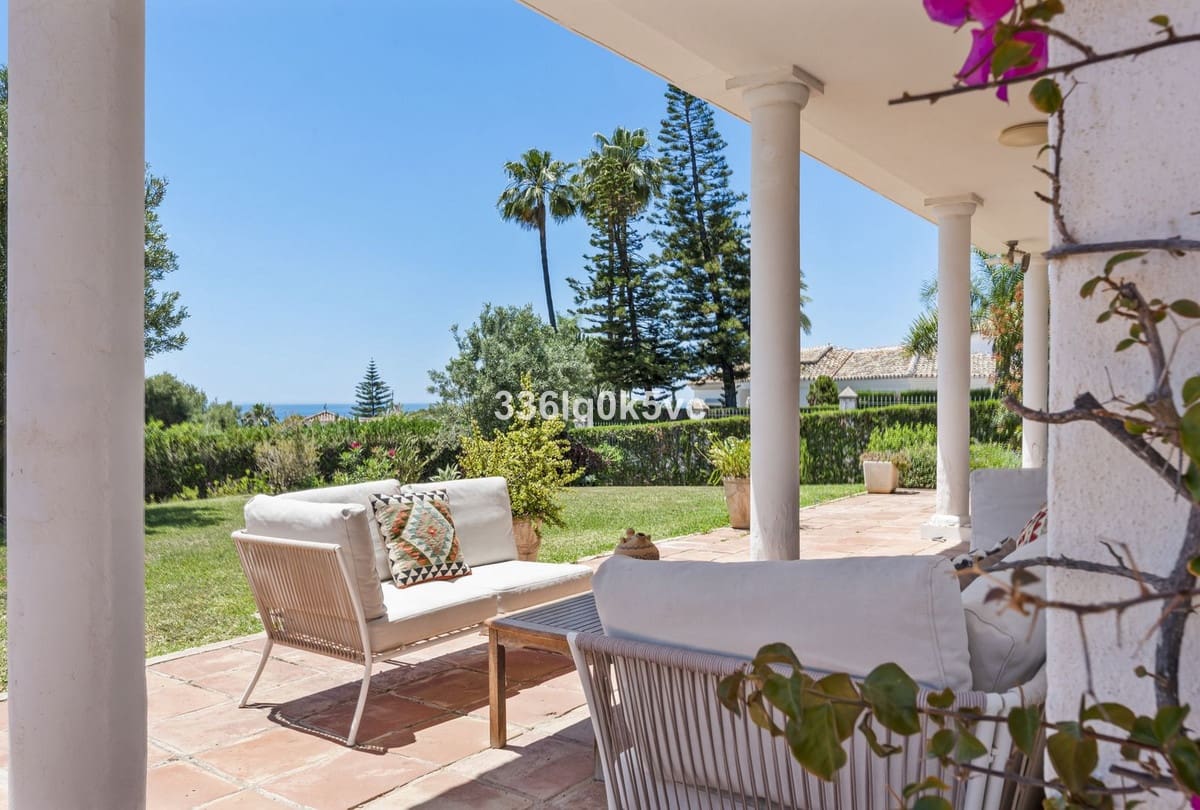 4 bedroom Villa for sale in Las Chapas with garage - € 1,750,000 (Ref: 9144664)