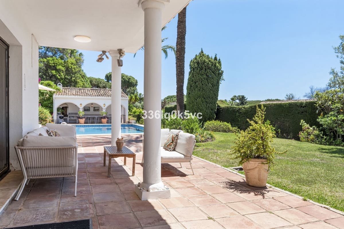 4 bedroom Villa for sale in Las Chapas with garage - € 1,750,000 (Ref: 9144664)