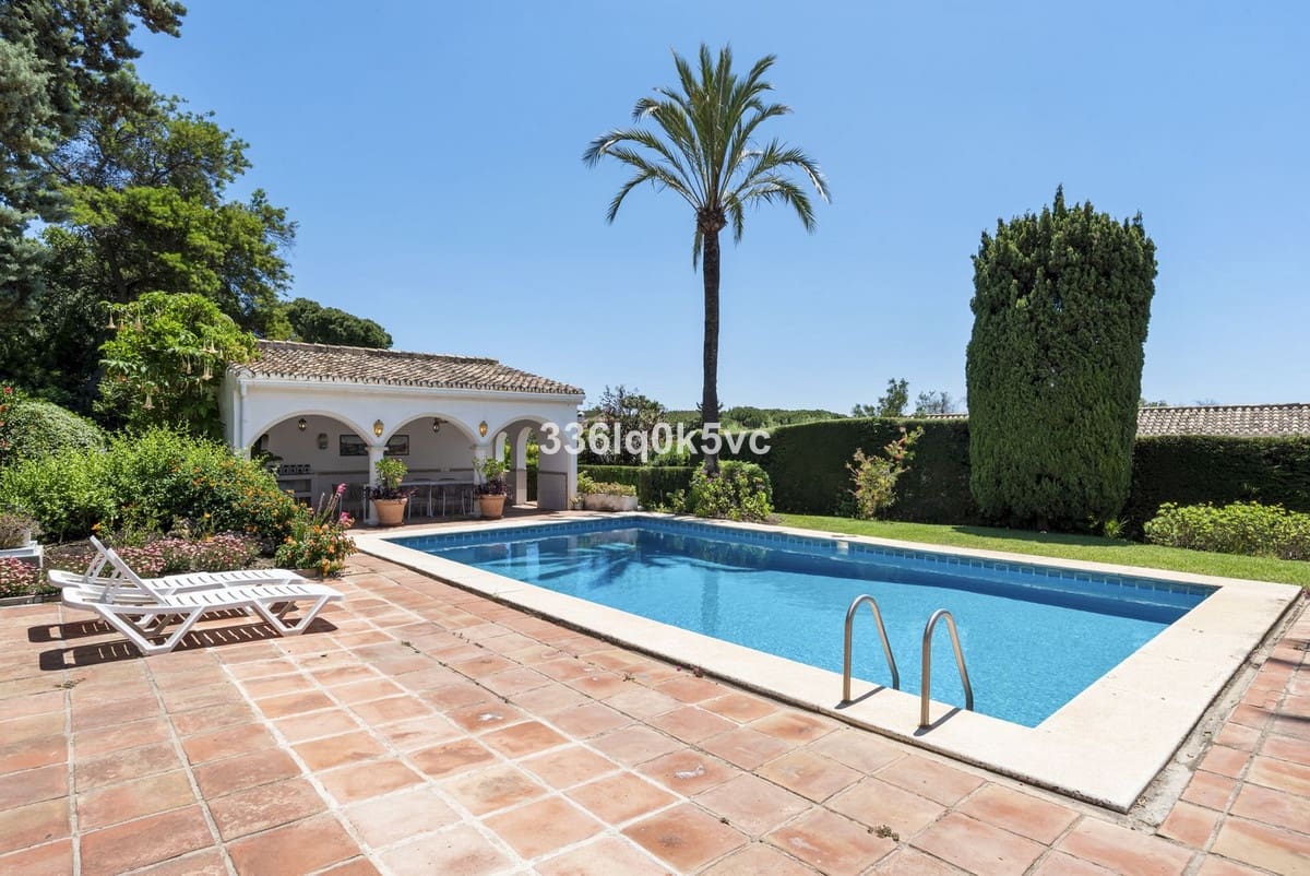 4 bedroom Villa for sale in Las Chapas with garage - € 1,750,000 (Ref: 9144664)