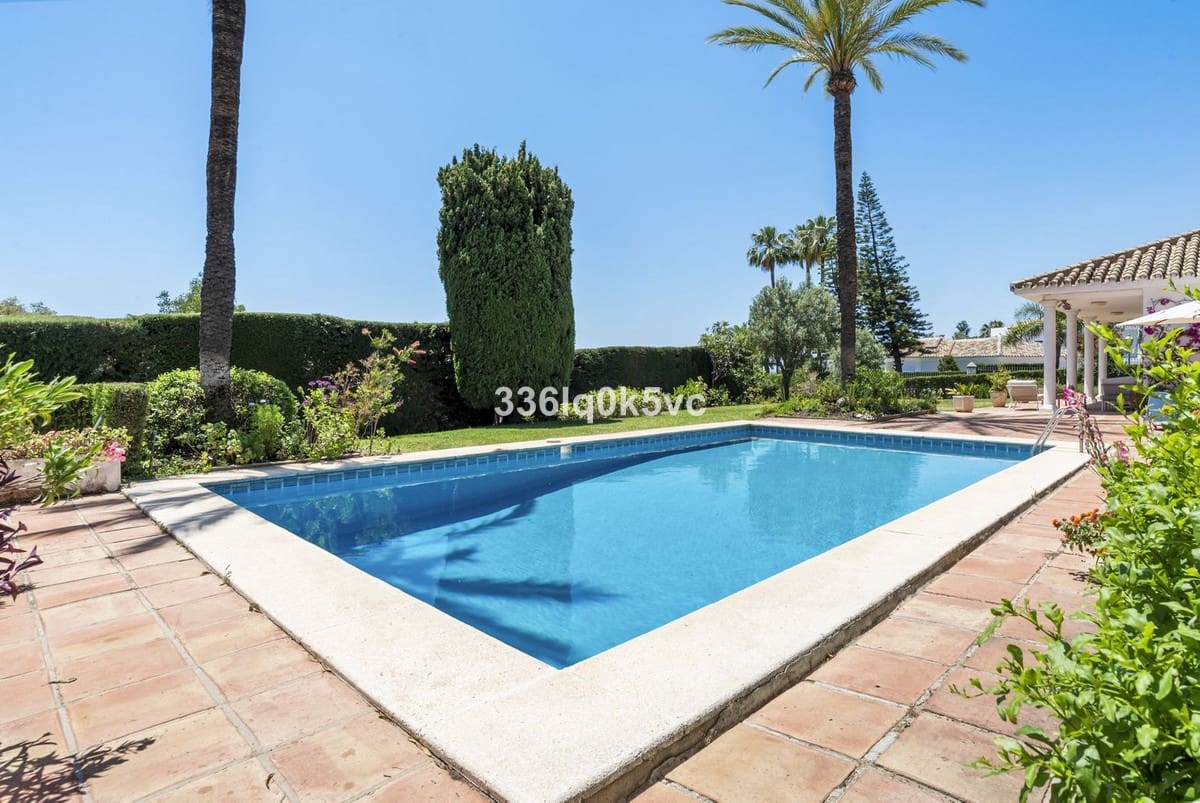 4 bedroom Villa for sale in Las Chapas with garage - € 1,750,000 (Ref: 9144664)