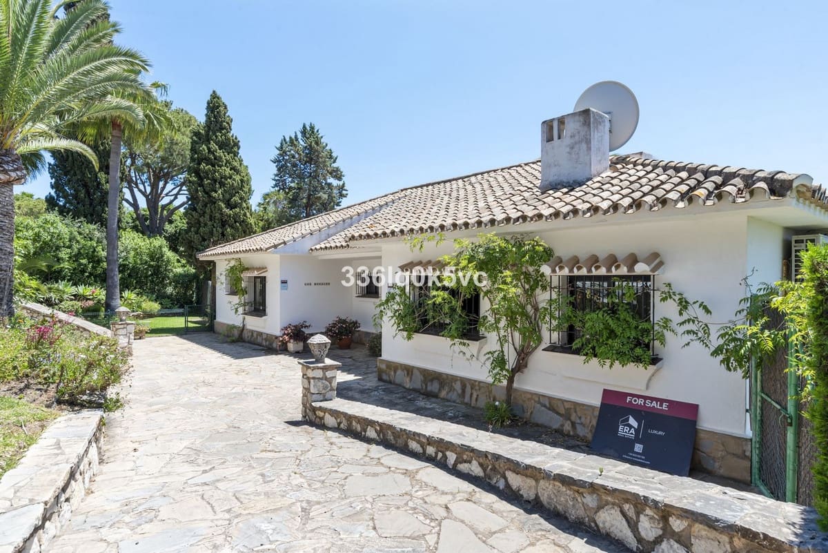 4 bedroom Villa for sale in Las Chapas with garage - € 1,750,000 (Ref: 9144664)