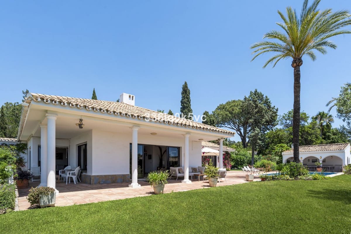 4 bedroom Villa for sale in Las Chapas with garage - € 1,750,000 (Ref: 9144664)