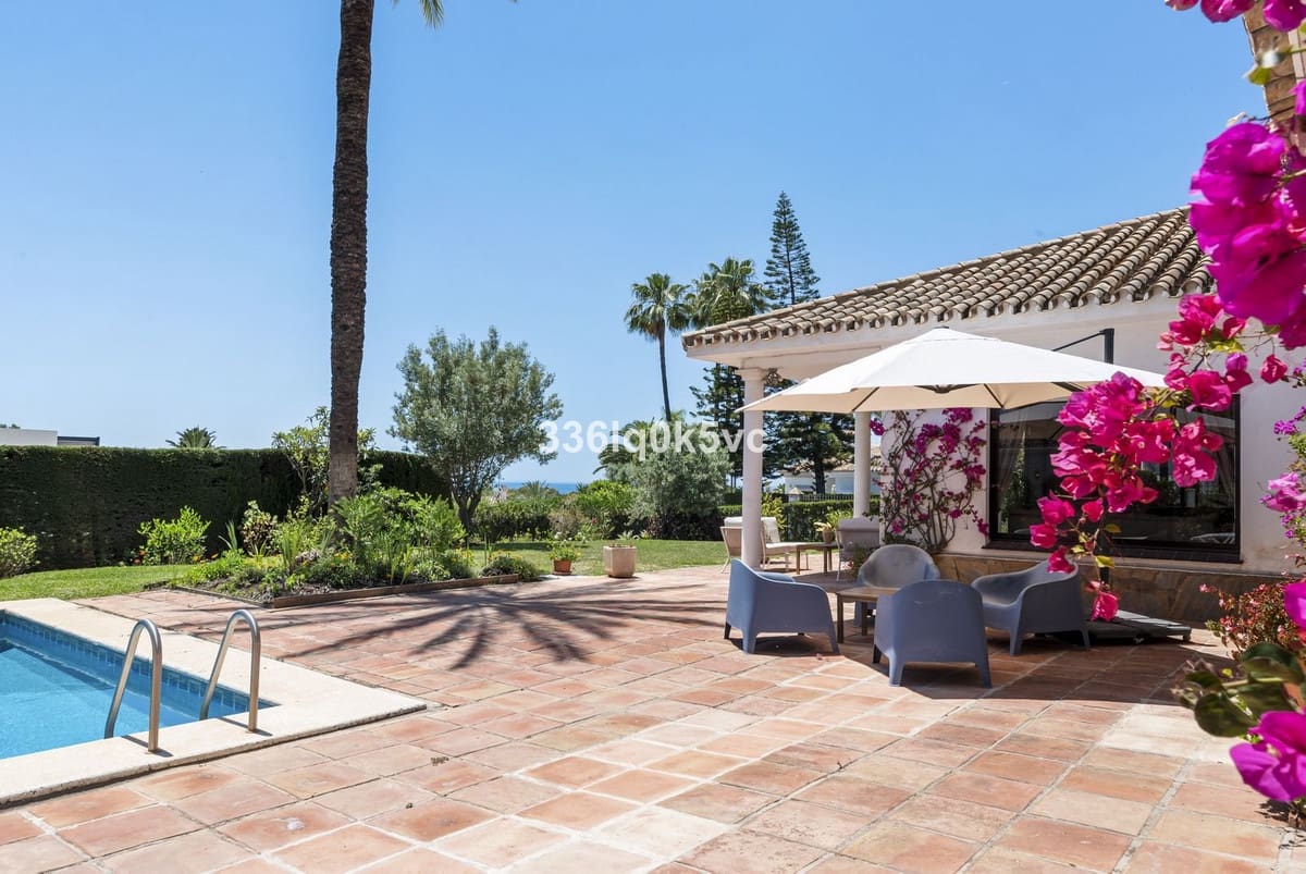 4 bedroom Villa for sale in Las Chapas with garage - € 1,750,000 (Ref: 9144664)