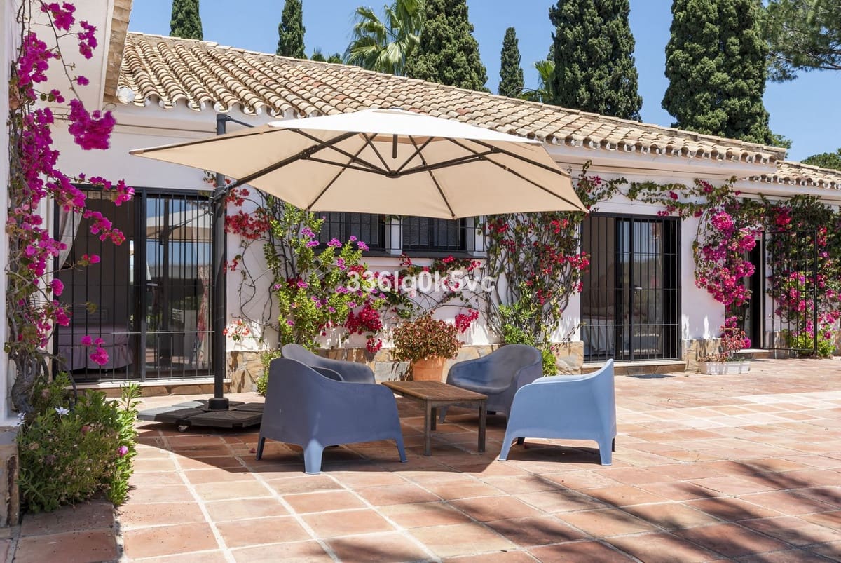 4 bedroom Villa for sale in Las Chapas with garage - € 1,750,000 (Ref: 9144664)