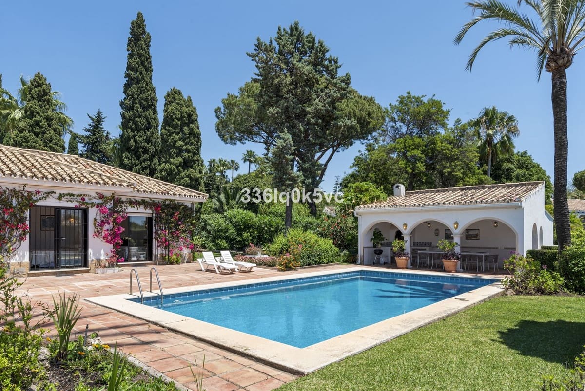 4 bedroom Villa for sale in Las Chapas with garage - € 1,750,000 (Ref: 9144664)