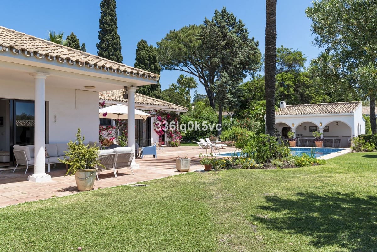 4 bedroom Villa for sale in Las Chapas with garage - € 1,750,000 (Ref: 9144664)