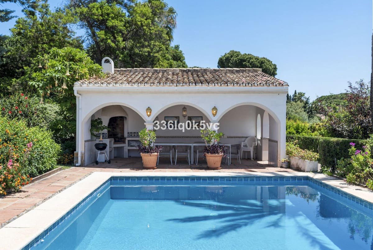 4 bedroom Villa for sale in Las Chapas with garage - € 1,750,000 (Ref: 9144664)