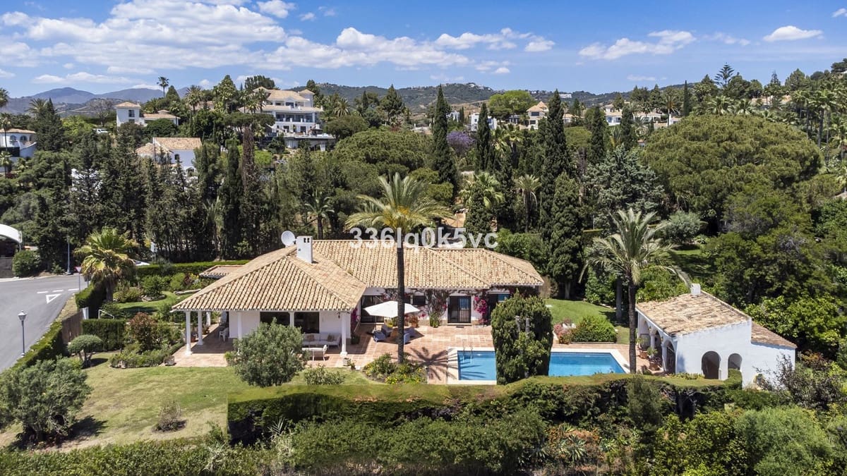 4 bedroom Villa for sale in Las Chapas with garage - € 1,750,000 (Ref: 9144664)