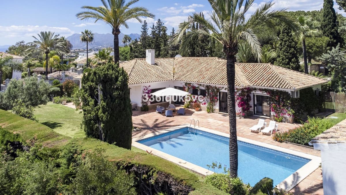 4 bedroom Villa for sale in Las Chapas with garage - € 1,750,000 (Ref: 9144664)