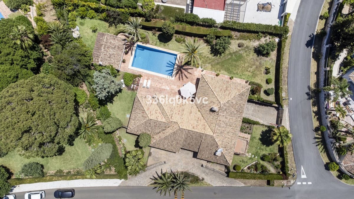 4 bedroom Villa for sale in Las Chapas with garage - € 1,750,000 (Ref: 9144664)
