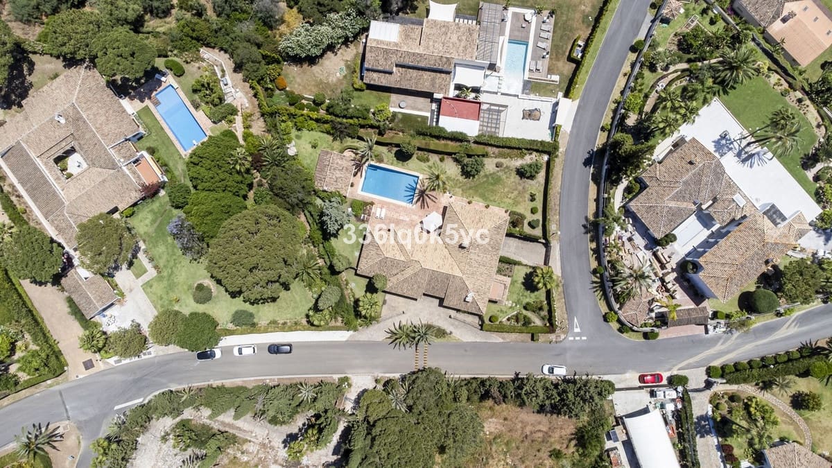 4 bedroom Villa for sale in Las Chapas with garage - € 1,750,000 (Ref: 9144664)