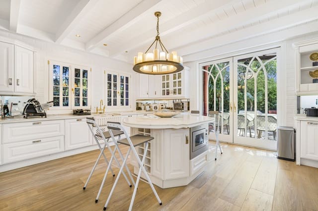 6 sypialnia Willa na sprzedaż w Hacienda Las Chapas, Marbella - 5 400 000 € (Ref: 9144668)