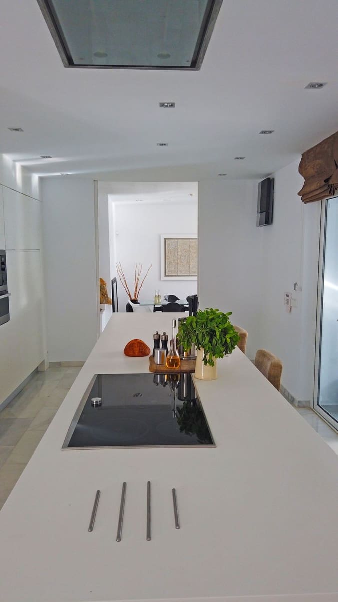 7 soverom Villa til salgs i Marbella med garasje - € 3 990 000 (Ref: 9144669)