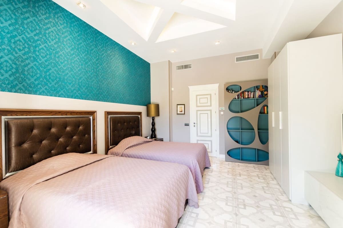 6 sovrum Villa till salu i Marbella med garage - 2 800 000 € (Ref: 9144671)