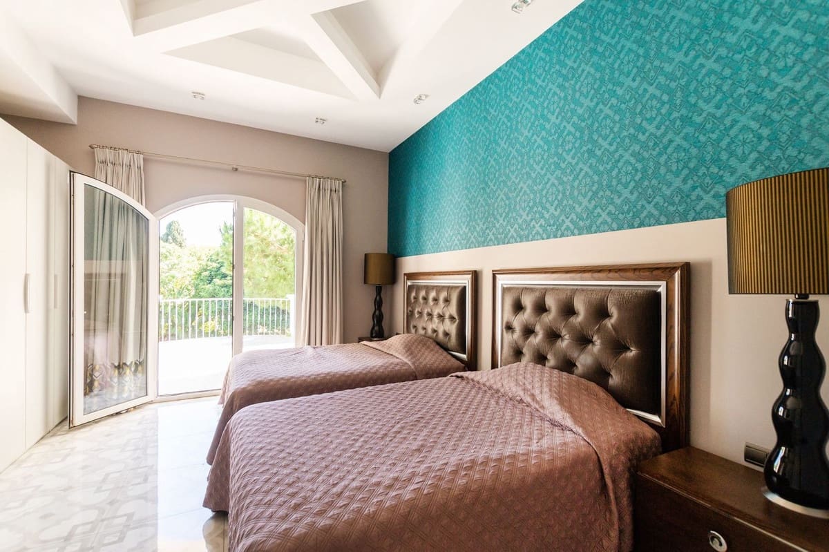 6 sovrum Villa till salu i Marbella med garage - 2 800 000 € (Ref: 9144671)