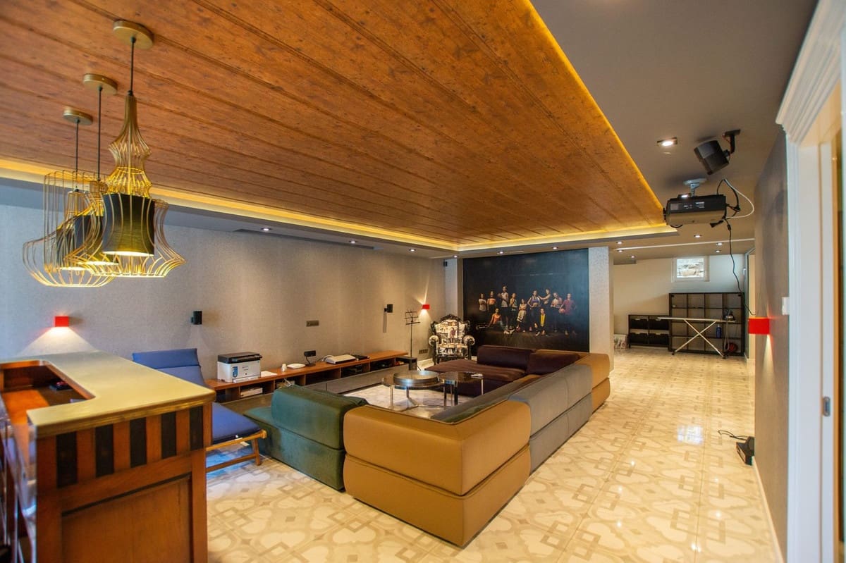 6 sovrum Villa till salu i Marbella med garage - 2 800 000 € (Ref: 9144671)