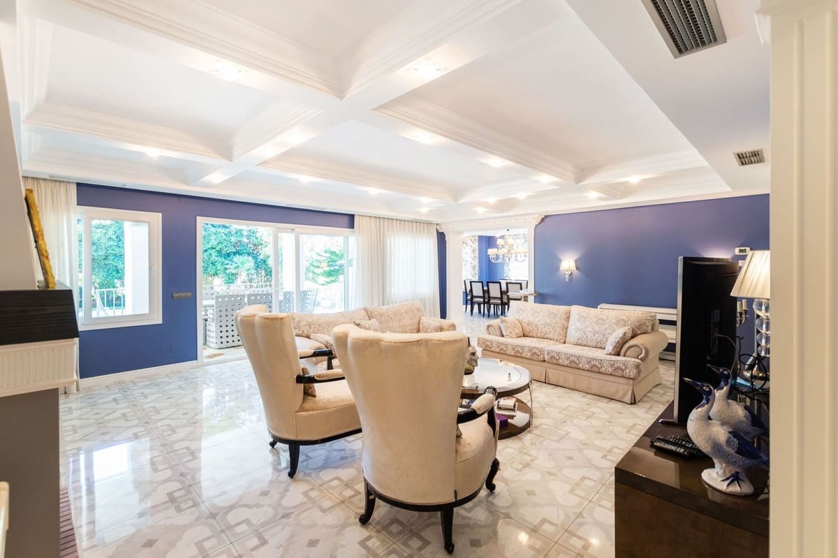 6 sovrum Villa till salu i Marbella med garage - 2 800 000 € (Ref: 9144671)