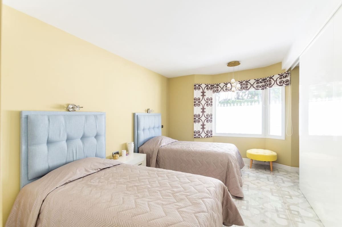 6 sovrum Villa till salu i Marbella med garage - 2 800 000 € (Ref: 9144671)