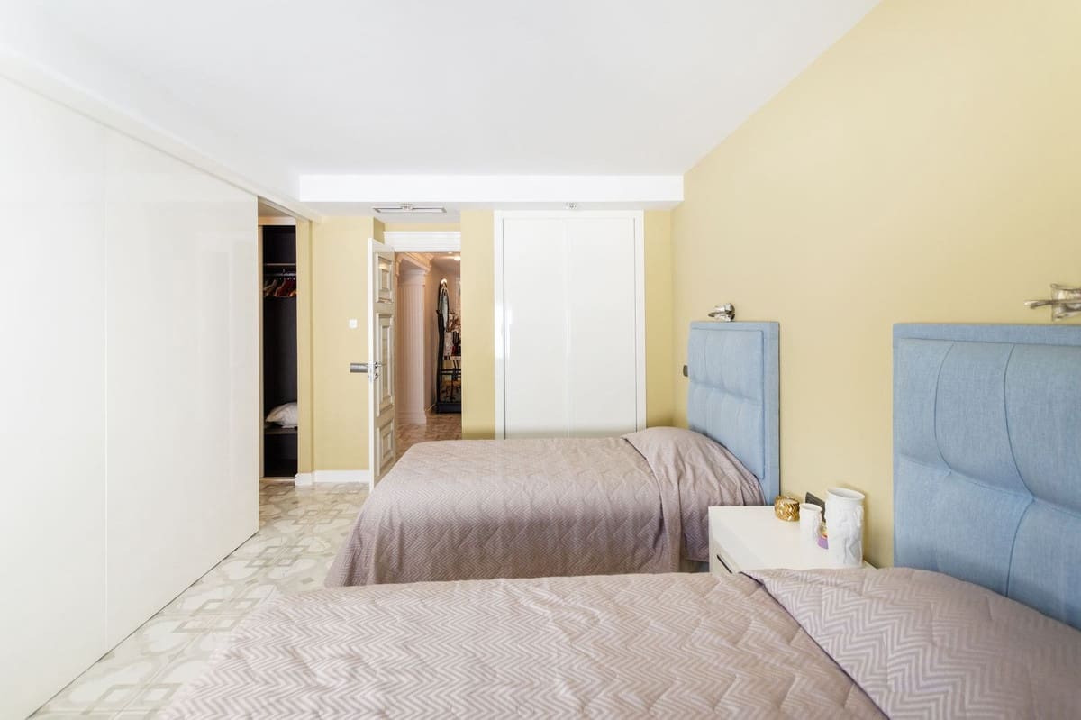 6 sovrum Villa till salu i Marbella med garage - 2 800 000 € (Ref: 9144671)