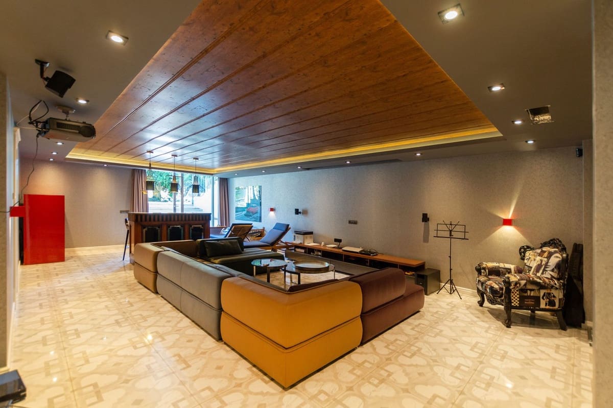 6 sovrum Villa till salu i Marbella med garage - 2 800 000 € (Ref: 9144671)