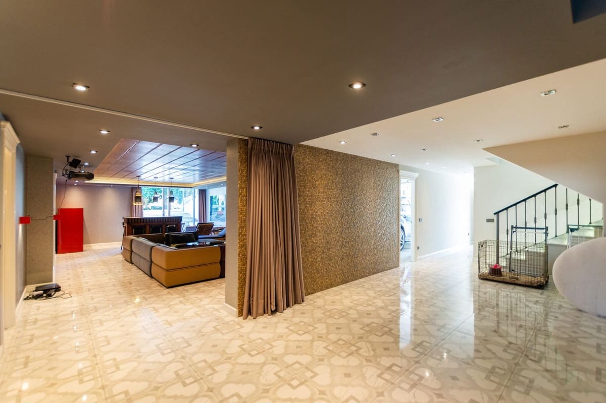 6 sovrum Villa till salu i Marbella med garage - 2 800 000 € (Ref: 9144671)