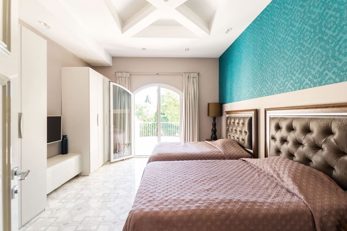 6 sovrum Villa till salu i Marbella med garage - 2 800 000 € (Ref: 9144671)