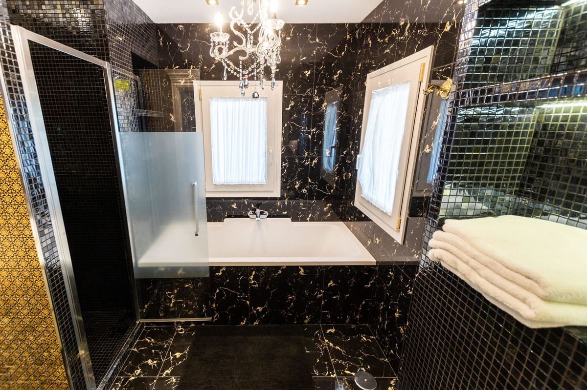 6 sovrum Villa till salu i Marbella med garage - 2 800 000 € (Ref: 9144671)