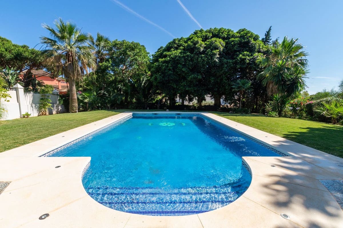 6 sovrum Villa till salu i Marbella med garage - 2 800 000 € (Ref: 9144671)