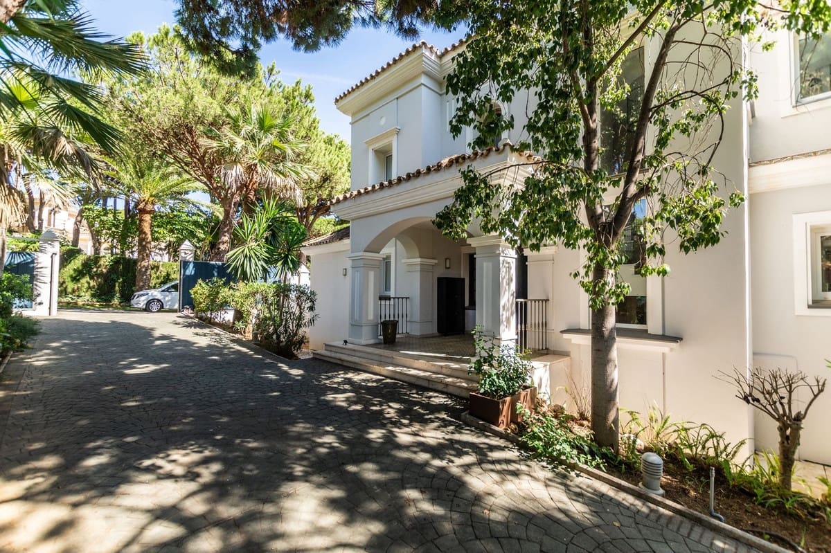 6 sovrum Villa till salu i Marbella med garage - 2 800 000 € (Ref: 9144671)