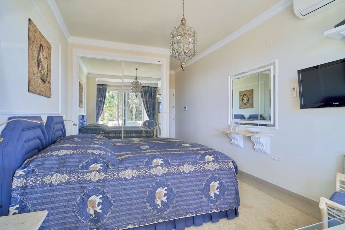 7 sypialnia Willa na sprzedaż w Marbella z garażem - 2 285 000 € (Ref: 9144672)