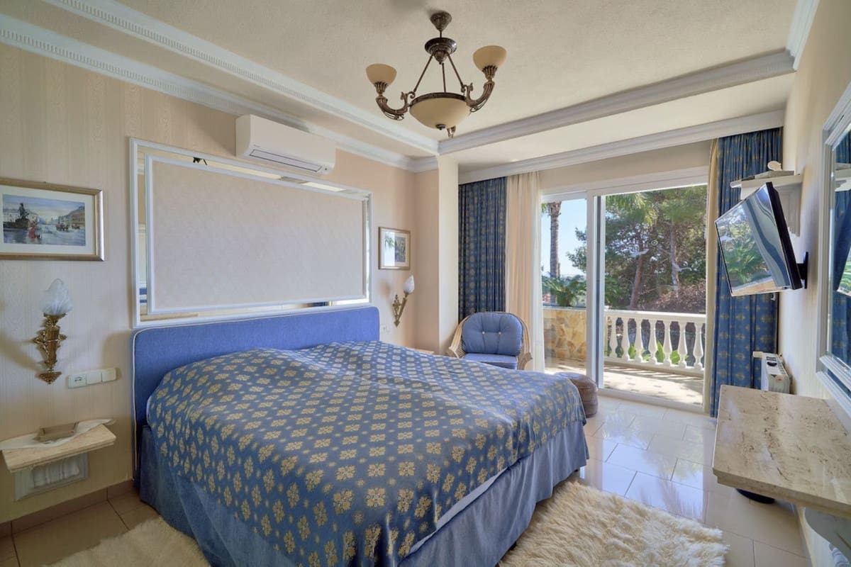 7 sypialnia Willa na sprzedaż w Marbella z garażem - 2 285 000 € (Ref: 9144672)