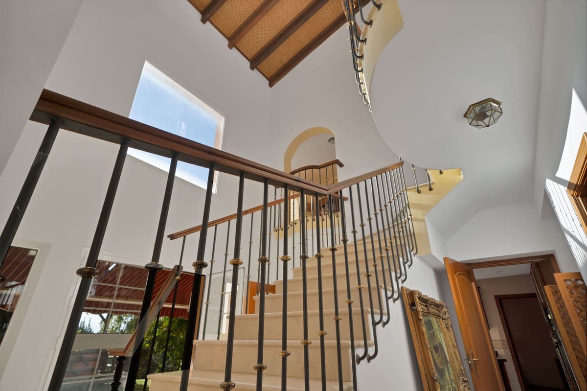 4 bedroom Villa for sale in Marbella - € 1,395,000 (Ref: 9144674)