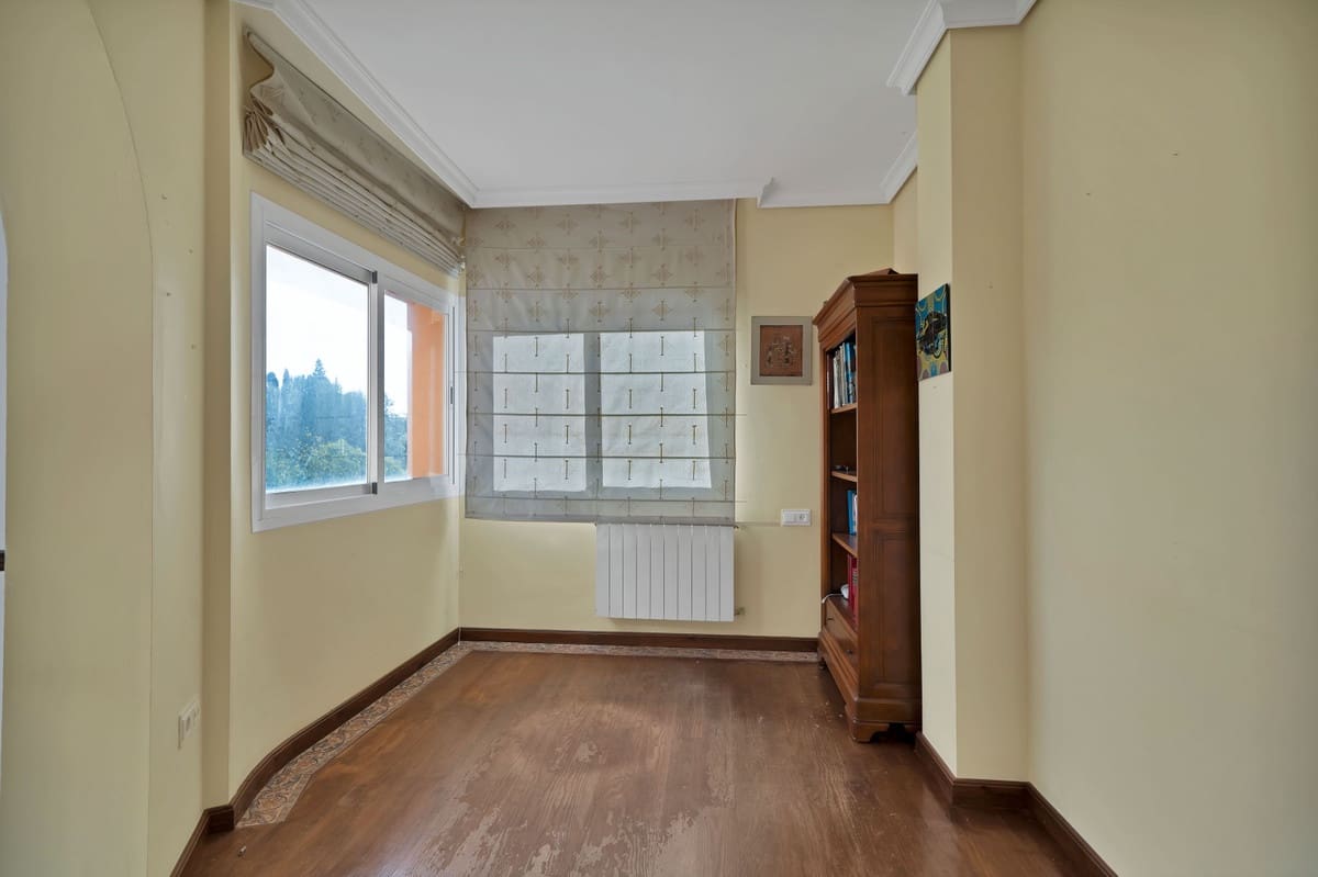 4 bedroom Villa for sale in Marbella - € 1,395,000 (Ref: 9144674)