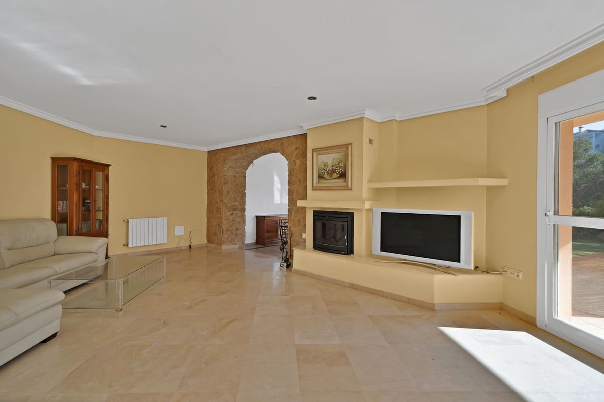 4 bedroom Villa for sale in Marbella - € 1,395,000 (Ref: 9144674)