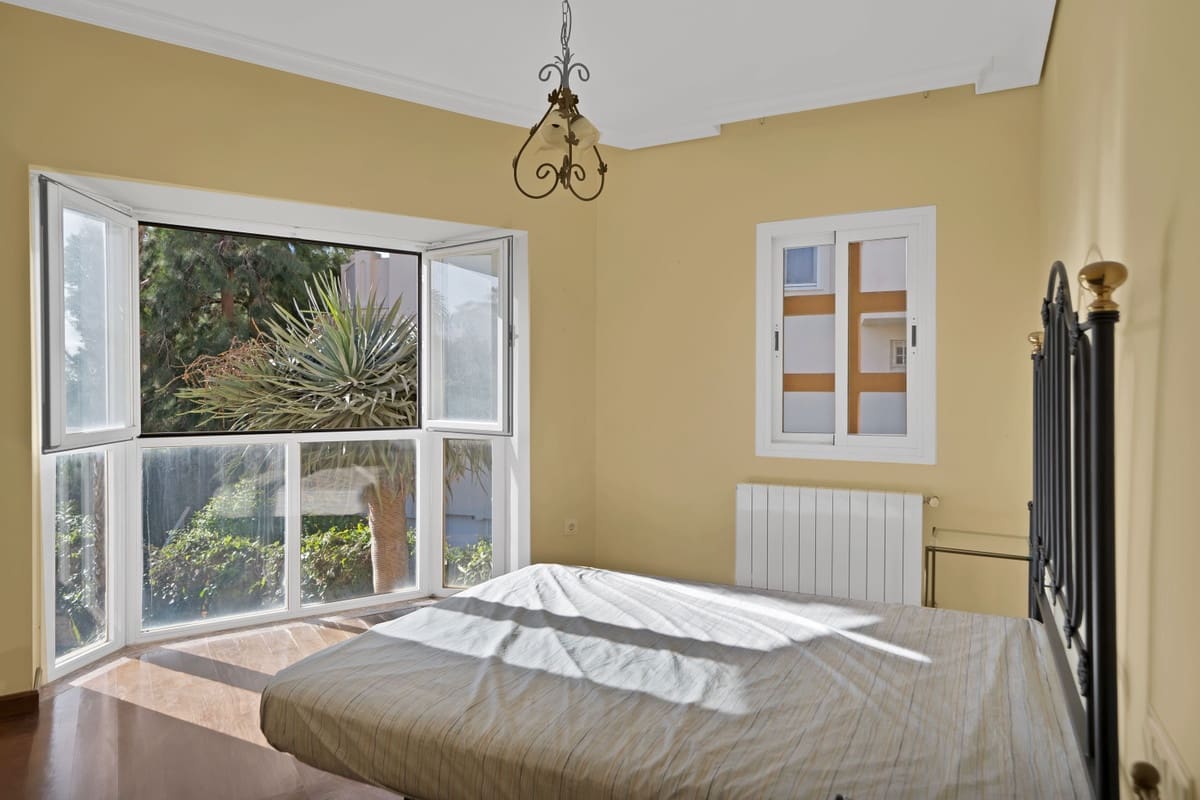 4 bedroom Villa for sale in Marbella - € 1,395,000 (Ref: 9144674)